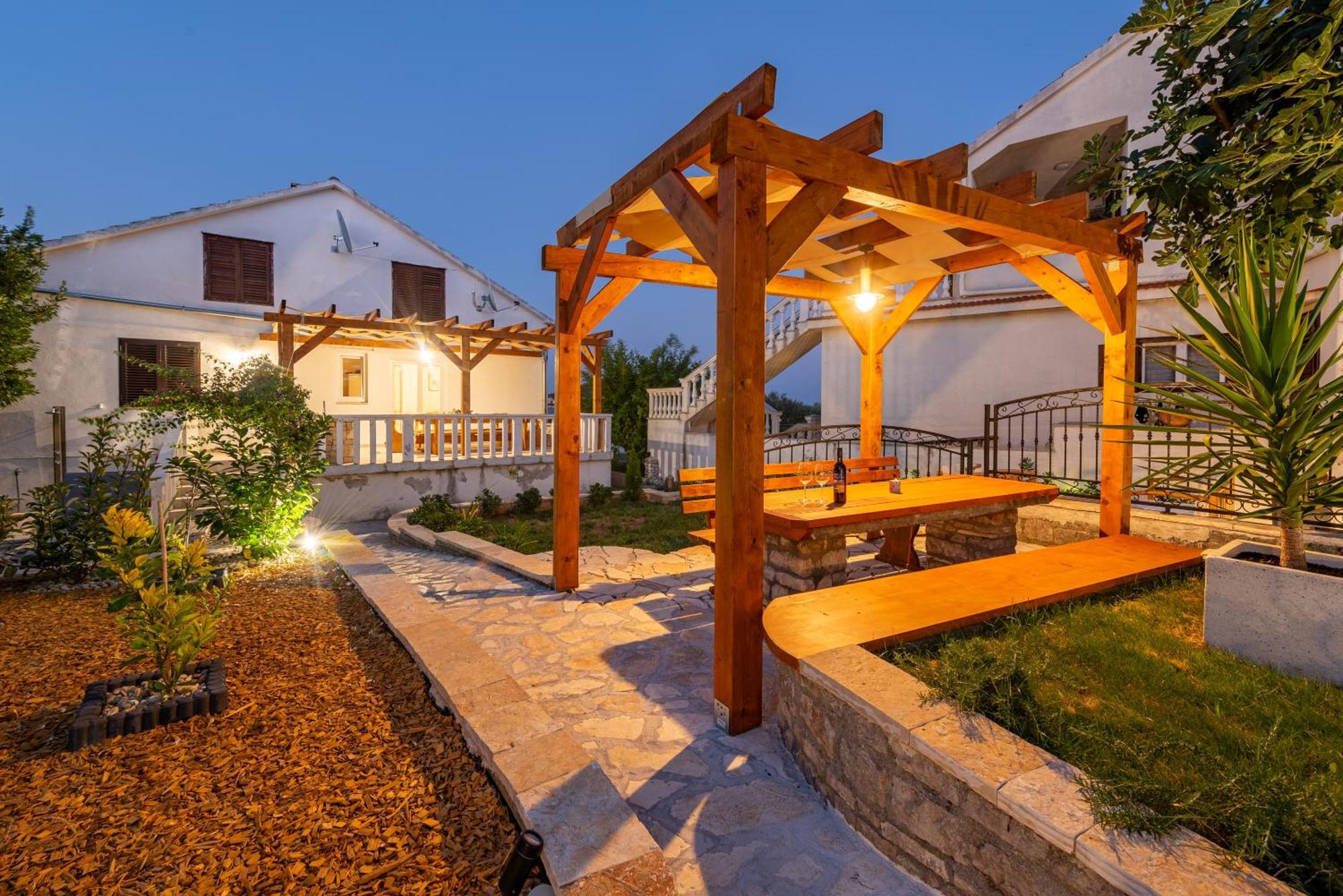 Home With A Unique View Preko Exterior photo
