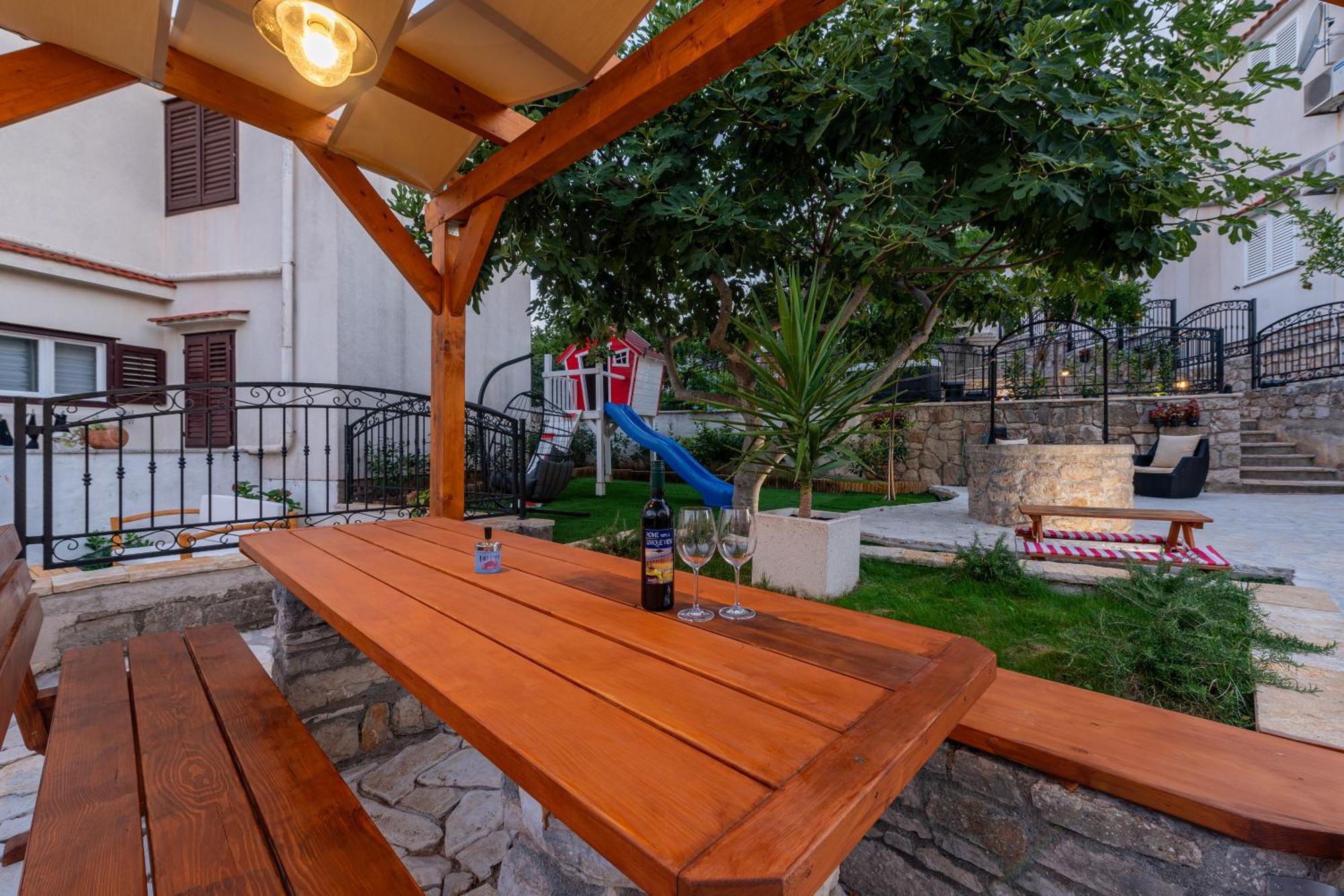 Home With A Unique View Preko Exterior photo