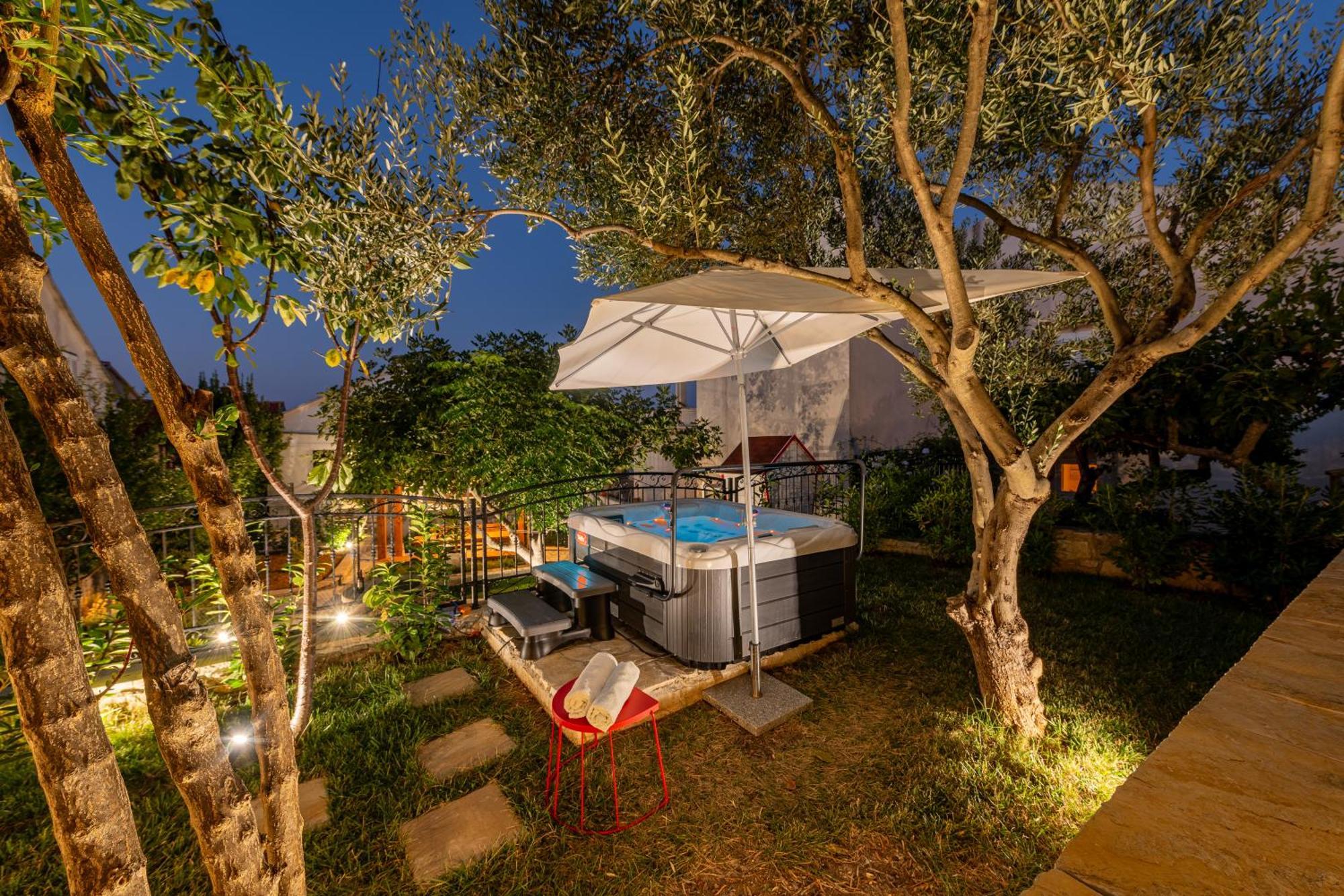 Home With A Unique View Preko Exterior photo